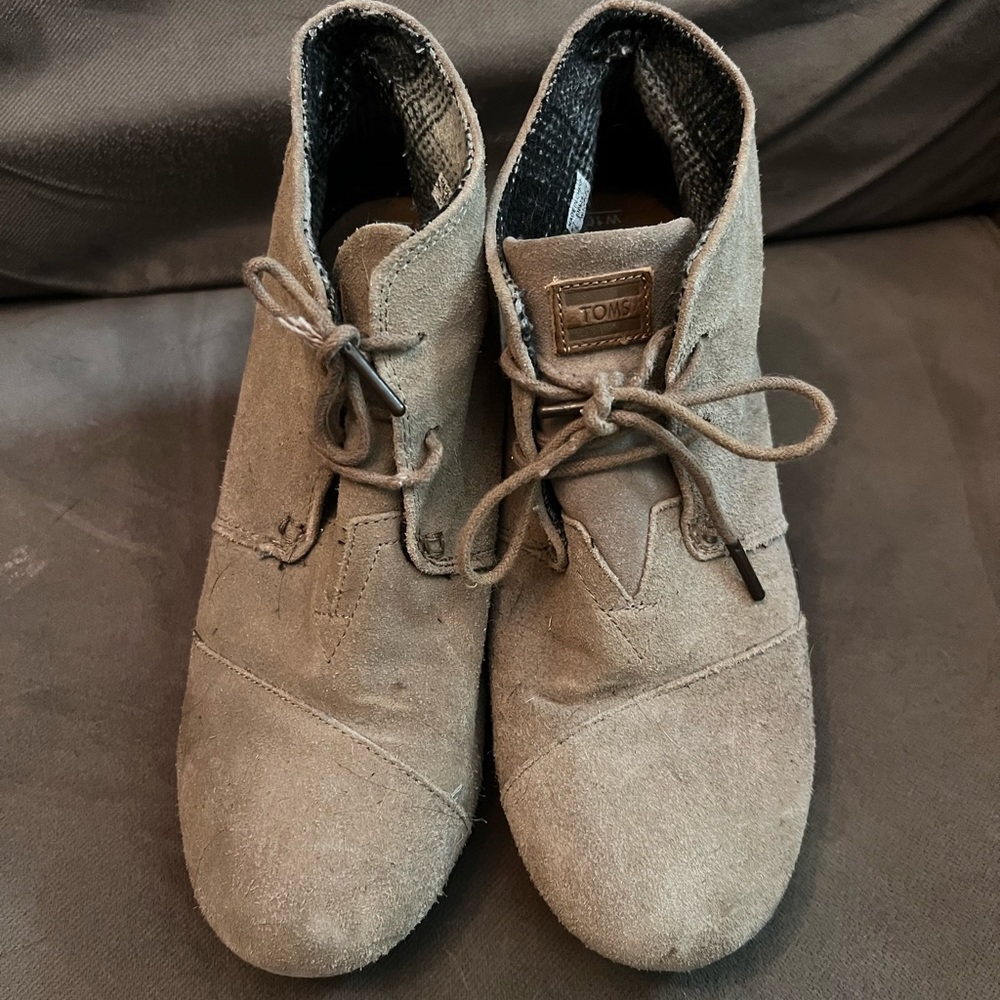 Toms Suede Ankle Booties, Taupe, Size 10M - Picture 2 of 7